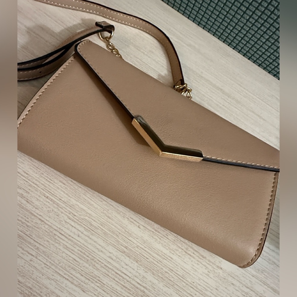 Elegant Beige Crossbody Bag - Picture 6 of 8